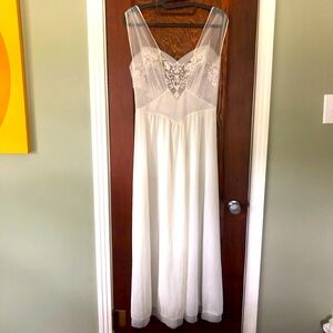 1950s Vintage Vanity Fair Lace Bridal Nightgown/Lingerie